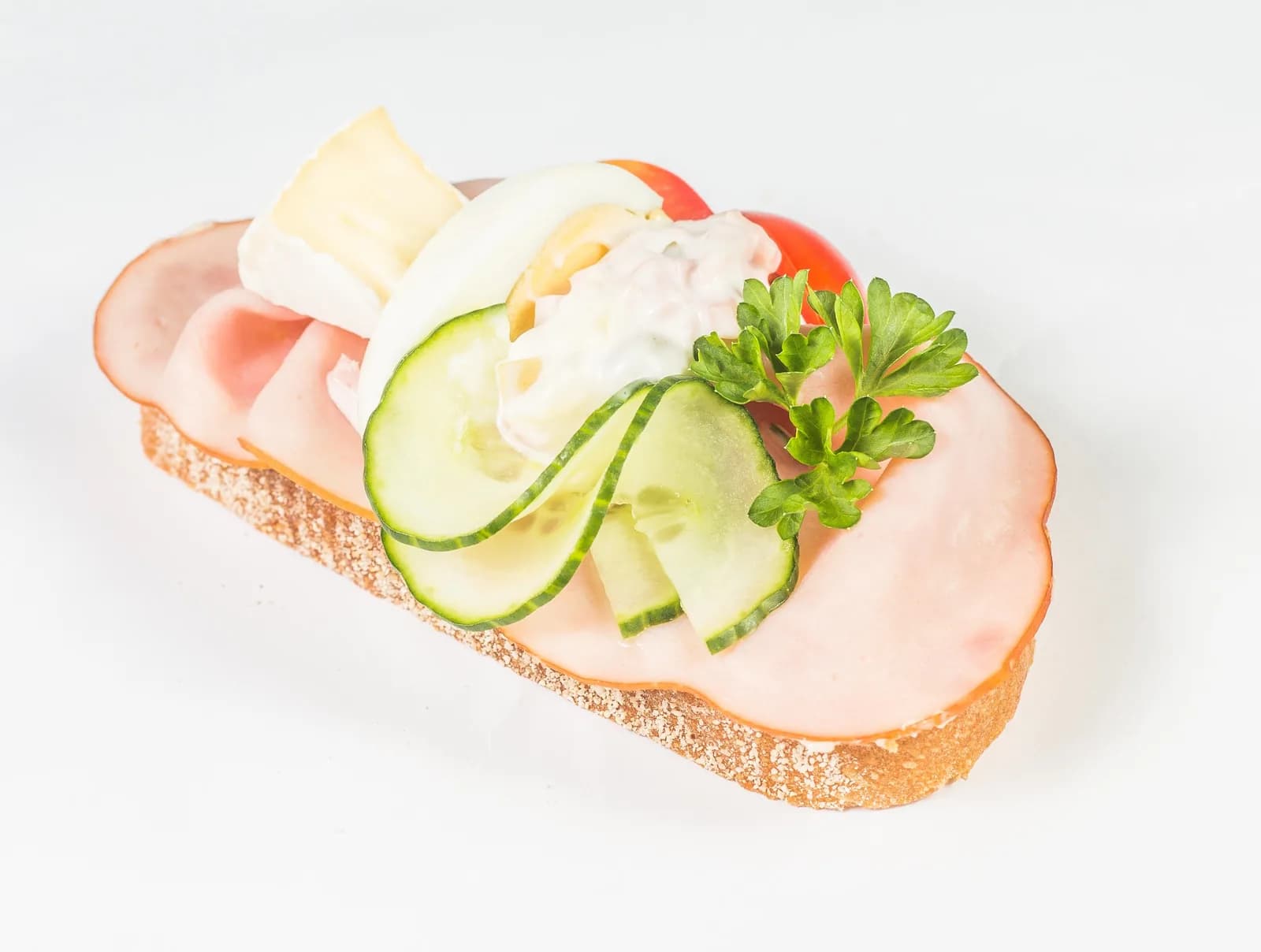Open sandwich with Parisian salad